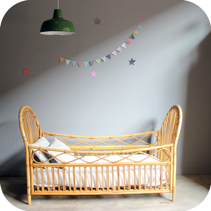 Lit bébé rotin vintage - C302