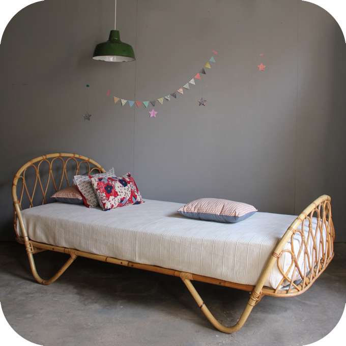 Lit rotin vintage - corbeille - C381