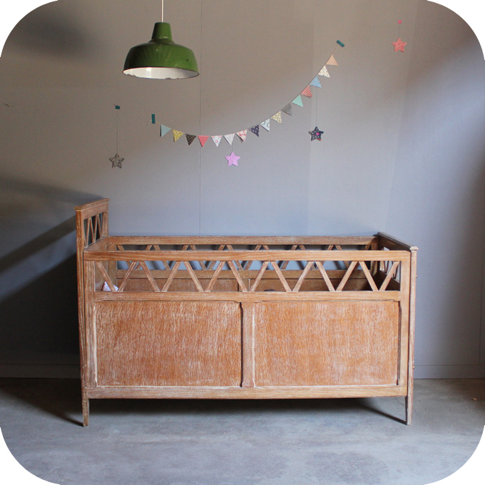 Lit bébé bois vintage – C486