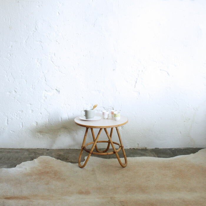 Table basse rotin vintage - tripode - F381