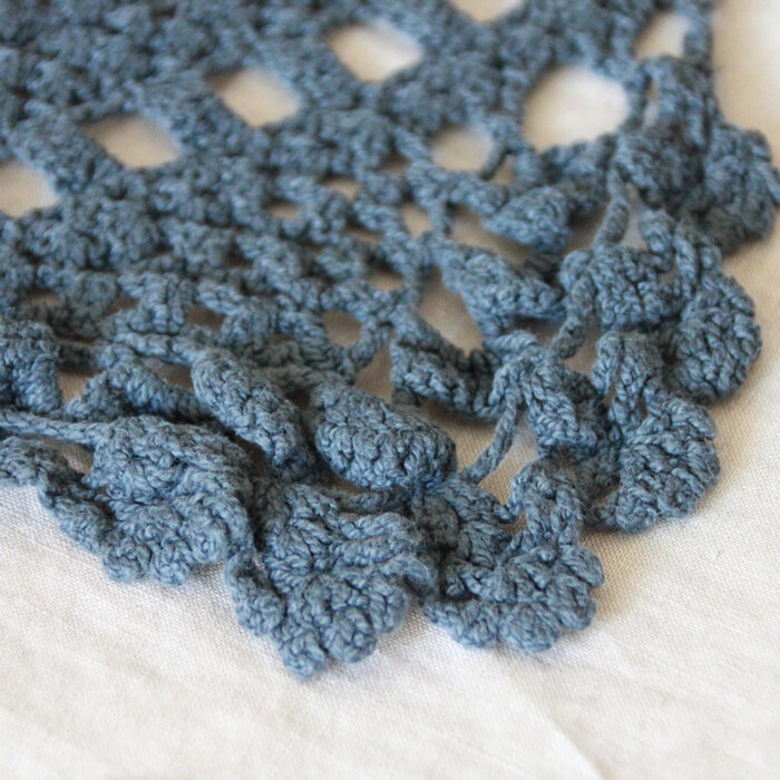 Plaid crochet vintage - Gris bleu nuit – Image 2