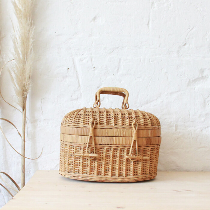 Valise tressée vintage