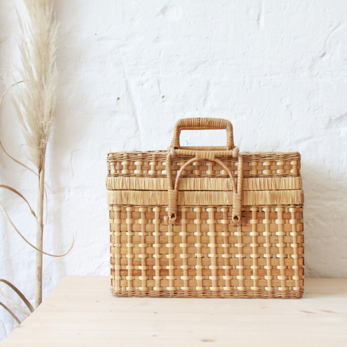 Valise tressée vintage