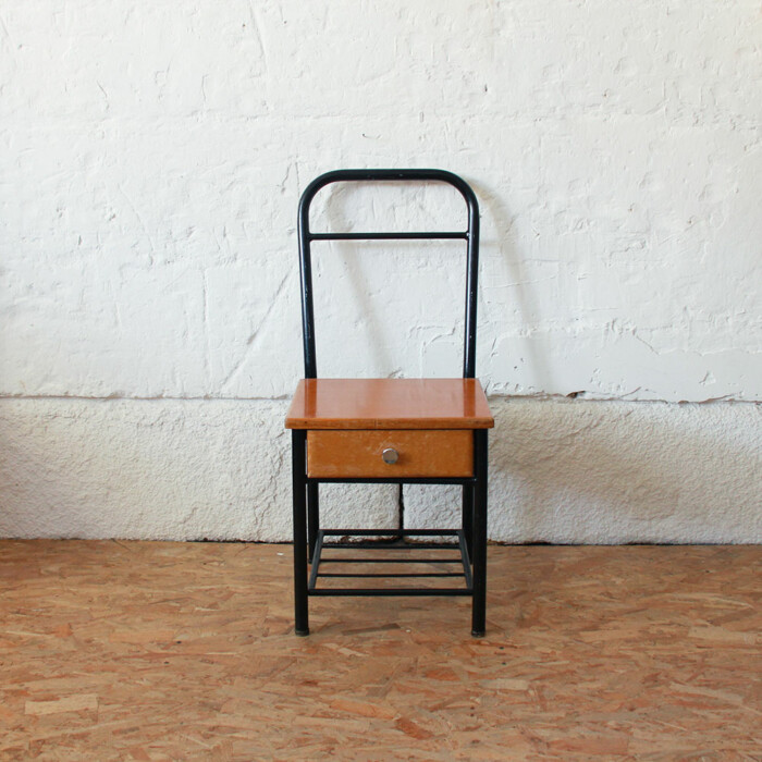 Chevet d'internat vintage