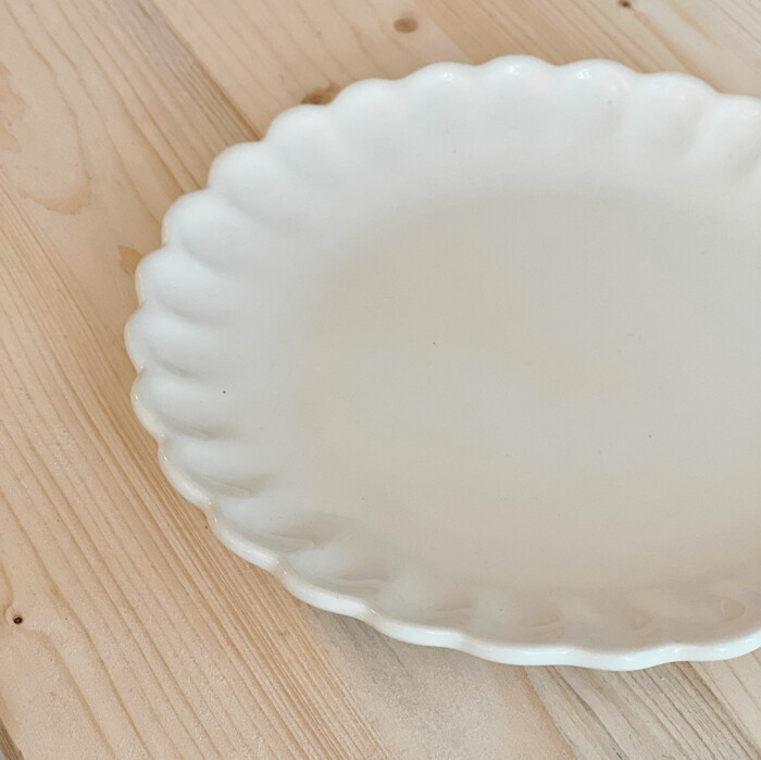 Assiette céramique Fleur crème – Image 4