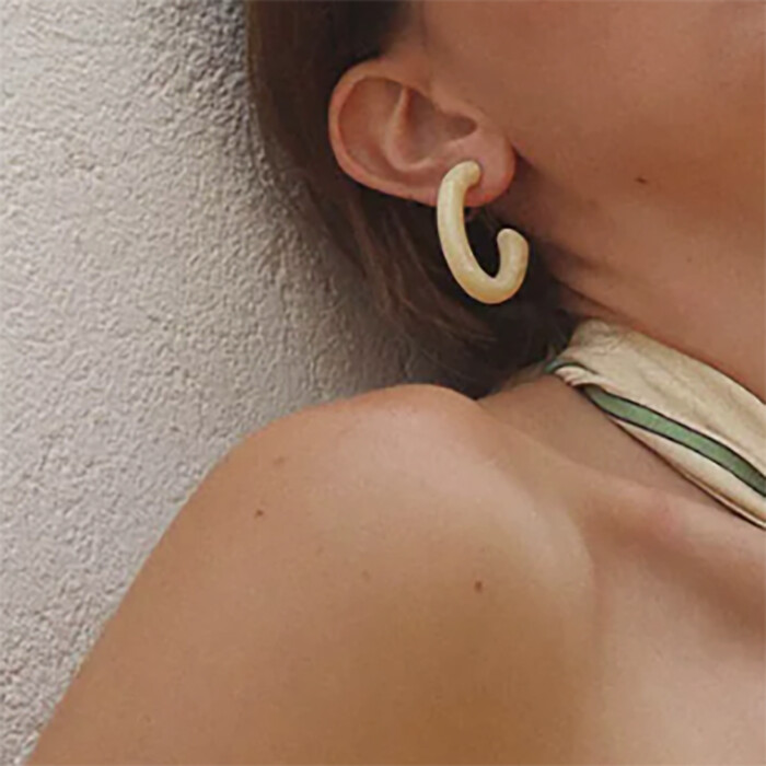 Boucles d'oreilles Créoles Crème – Image 3
