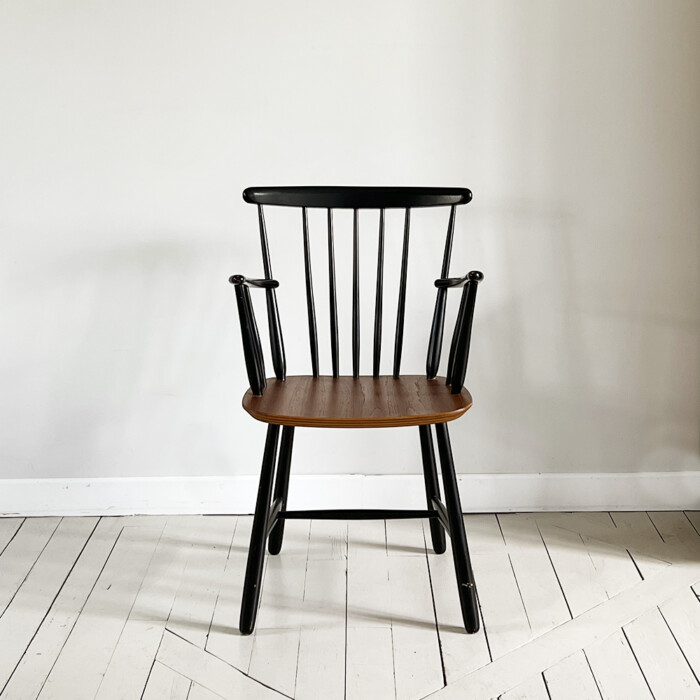 Fauteuil type Tapiovaara avec accoudoirs