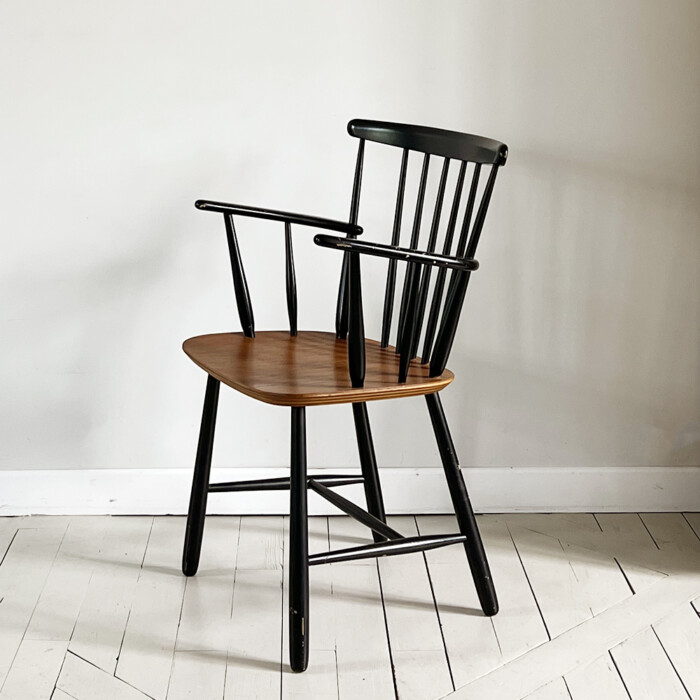 Fauteuil type Tapiovaara avec accoudoirs – Image 3